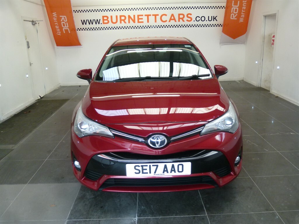 Toyota Avensis Valvematic Business Edition Red #4