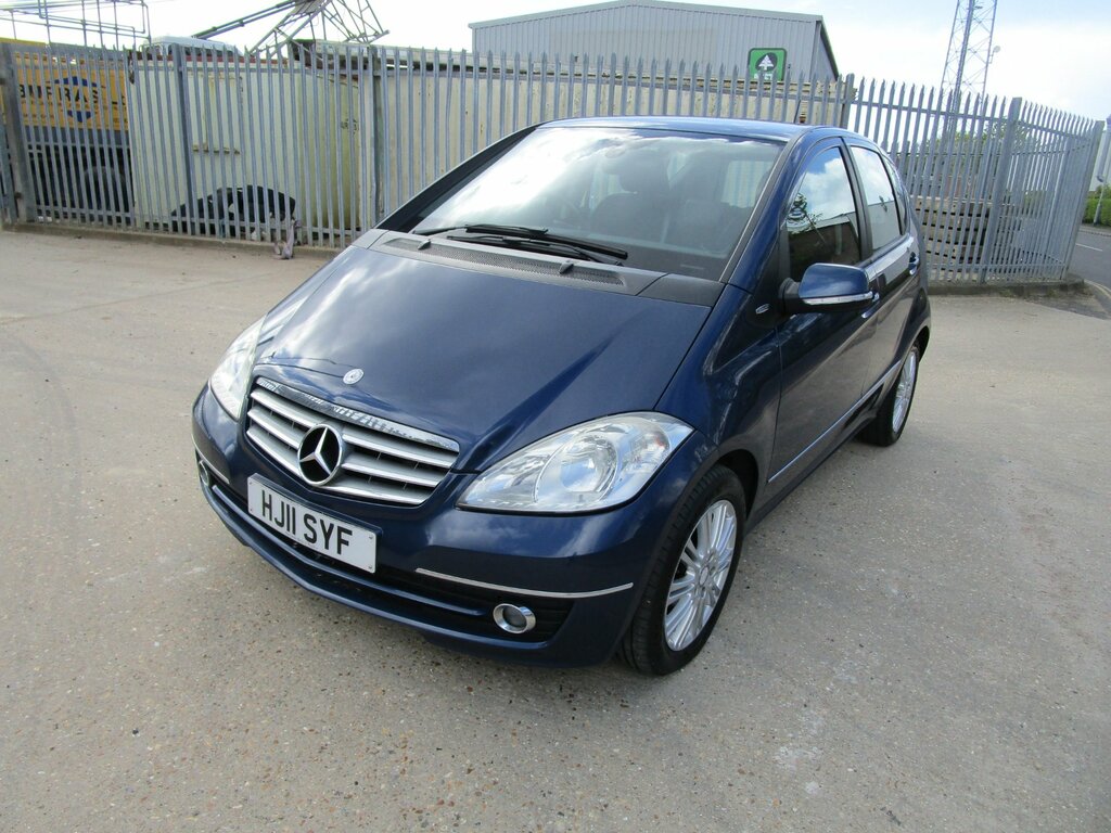 Mercedes-Benz A Class 2.0 A160 Cdi Elegance Se Hatchback Cvt HJ11SYF Blue #3