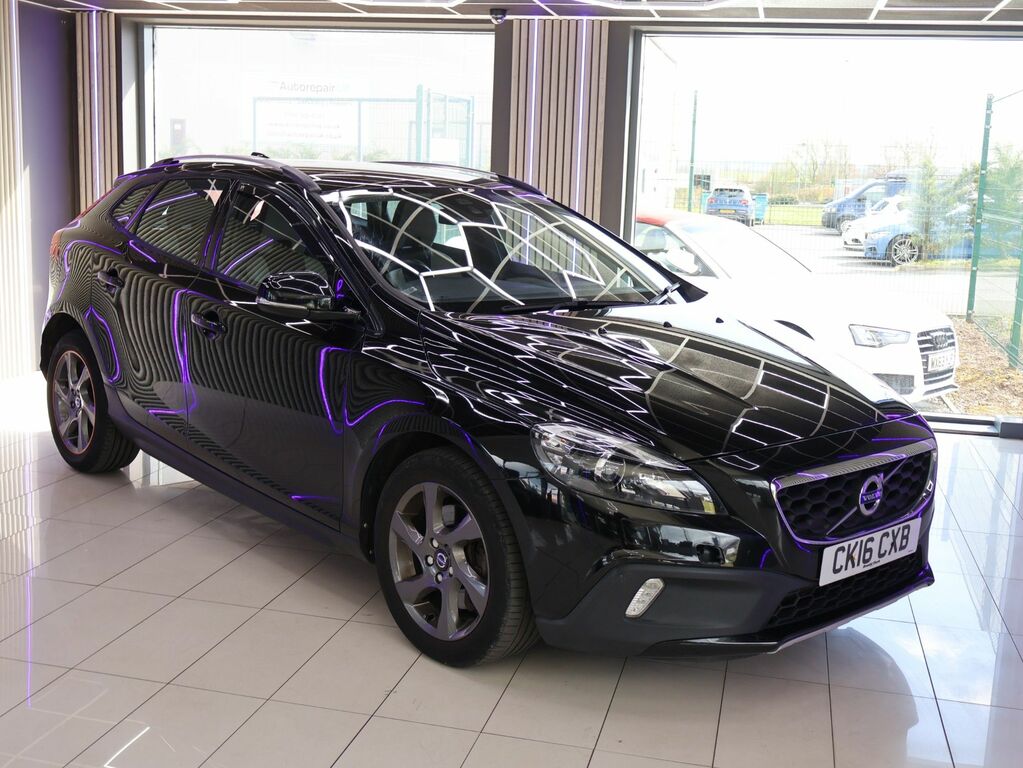 Volvo V40 Cross Country 2016 2.0 D2 Lux Nav Hatchback Euro Black