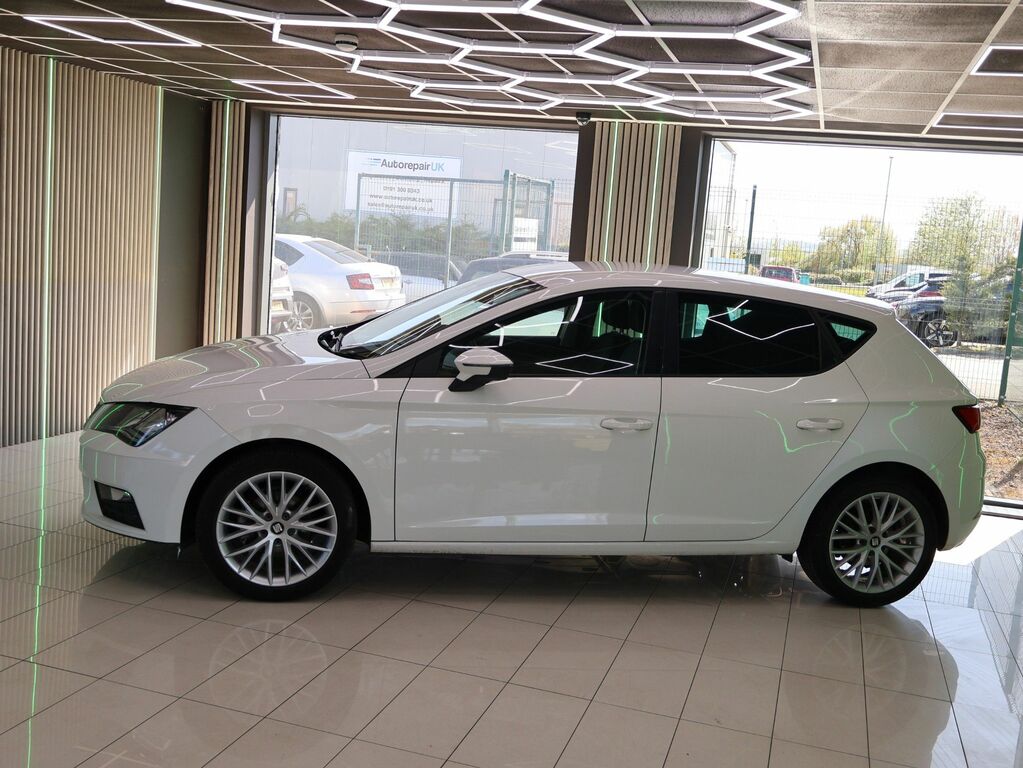 Seat Leon 2017 1.2 Tsi Se Dynamic Technology Hatchback P KR17ZGL White #4