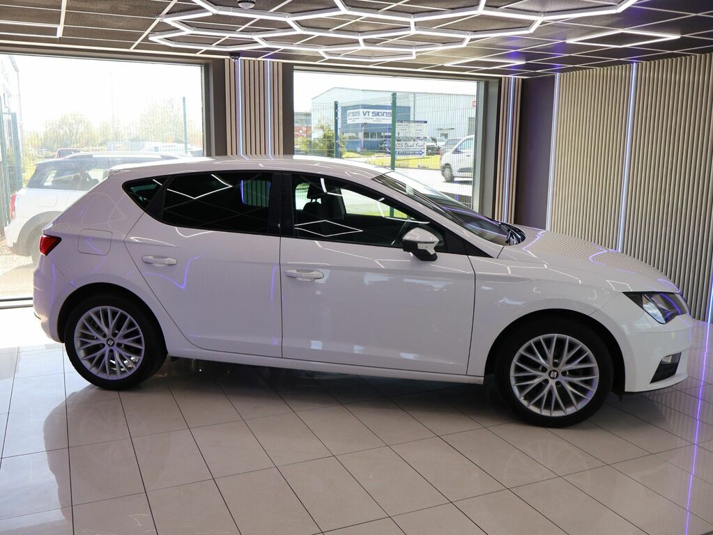 Seat Leon 2017 1.2 Tsi Se Dynamic Technology Hatchback P KR17ZGL White #2