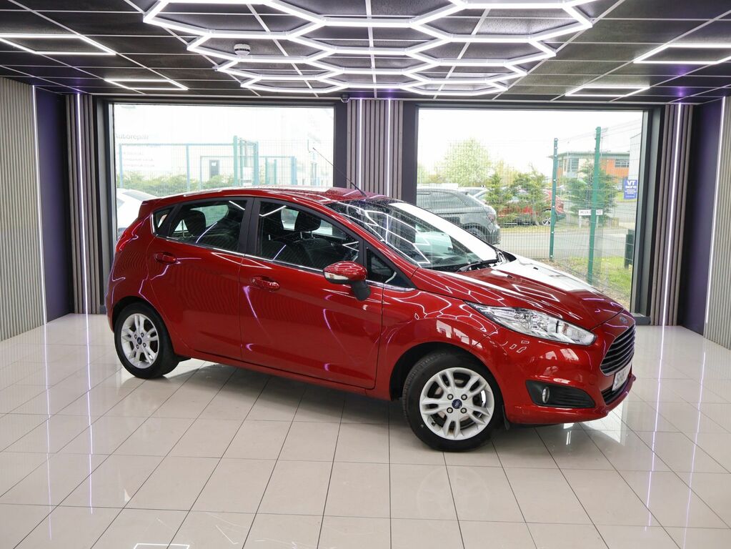 Ford Fiesta 2015 1.25 Zetec Hatchback Euro 6 Red
