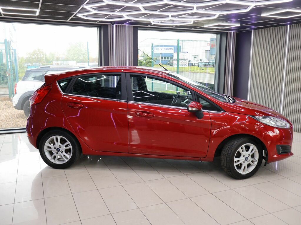 Ford Fiesta 2015 1.25 Zetec Hatchback Euro 6 SH65MLK Red #2