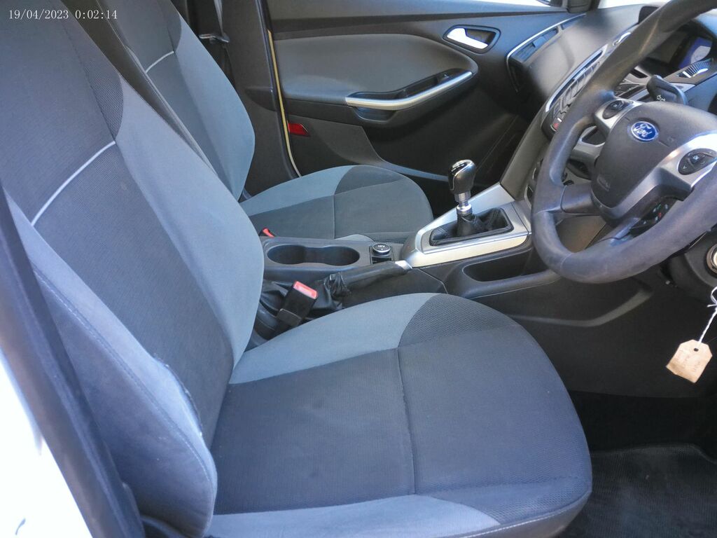 Ford Focus 1.6 Tdci Edge Estate Euro 5 Ss MF61UOW White #6