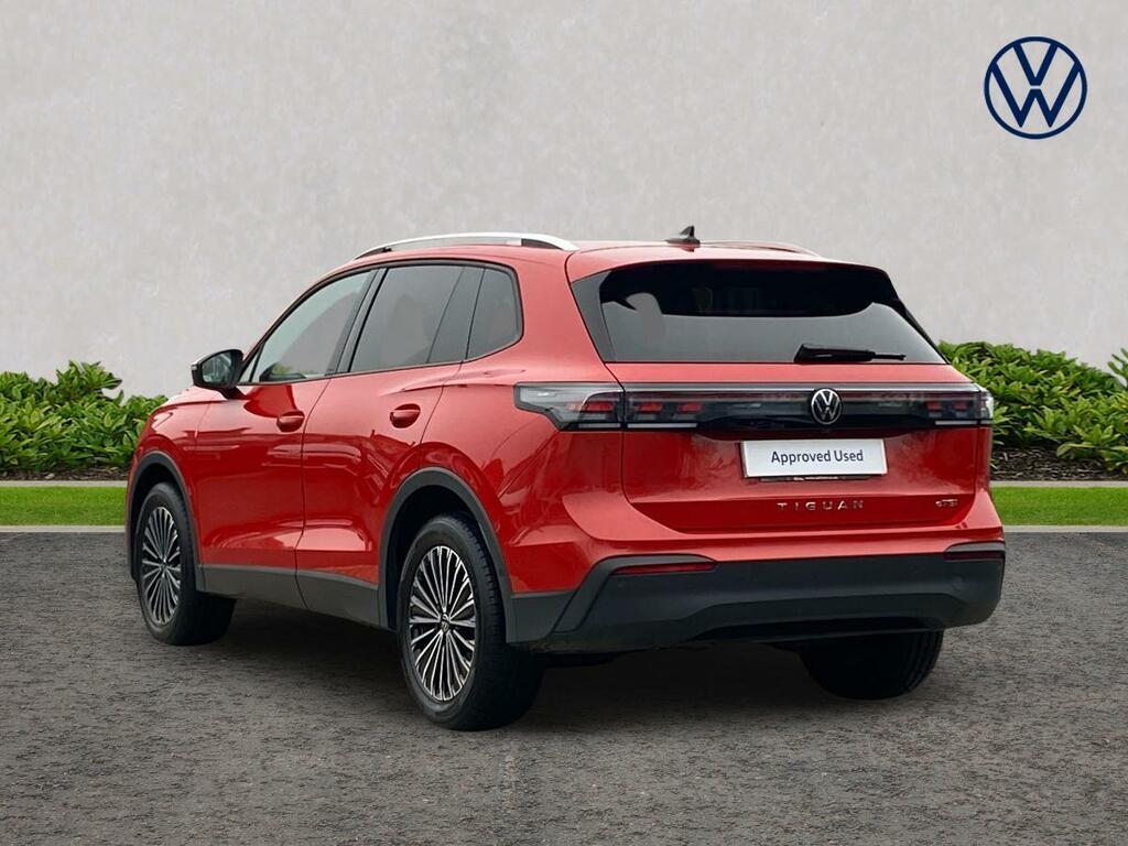 Volkswagen Tiguan 1.5 Etsi 150 Match Dsg  Red #2