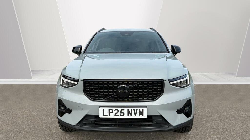 Volvo XC40 B4 Plus Black Edition Mhev Climate Pack Camera Go LP25NVM Grey #4