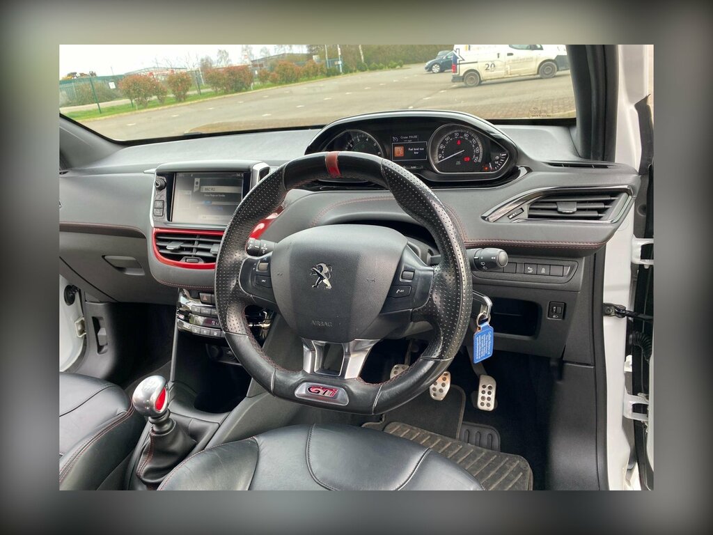Peugeot 208 1.6 Thp Gti Euro 5 White #3