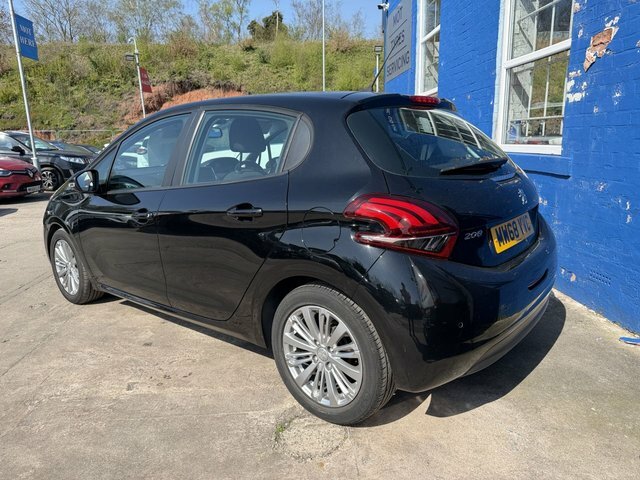 Peugeot 208 1.2 Puretech Signature Hatchback MW68VVC Black #5
