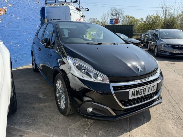 Peugeot 208 1.2 Puretech Signature Hatchback Black