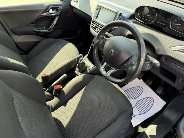 Peugeot 208 1.2 Puretech Signature Hatchback MW68VVC Black #6