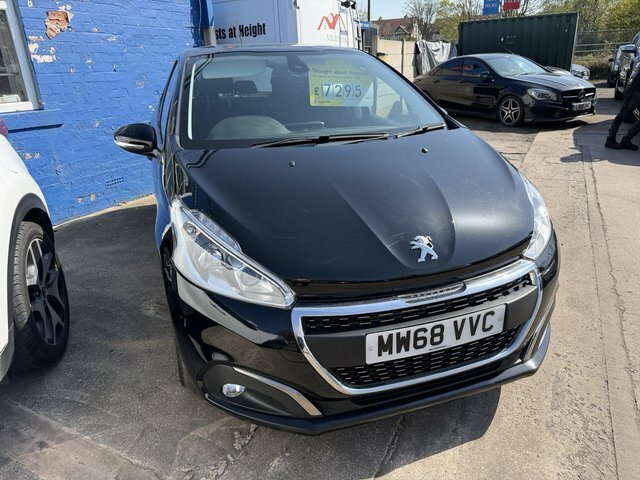 Peugeot 208 1.2 Puretech Signature Hatchback MW68VVC Black #2