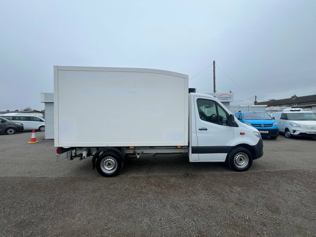 Mercedes-Benz Sprinter 2L Progressive PK70WVR White #2