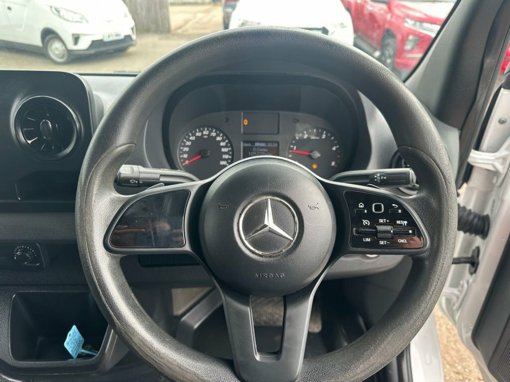 Mercedes-Benz Sprinter 2L Progressive White #4