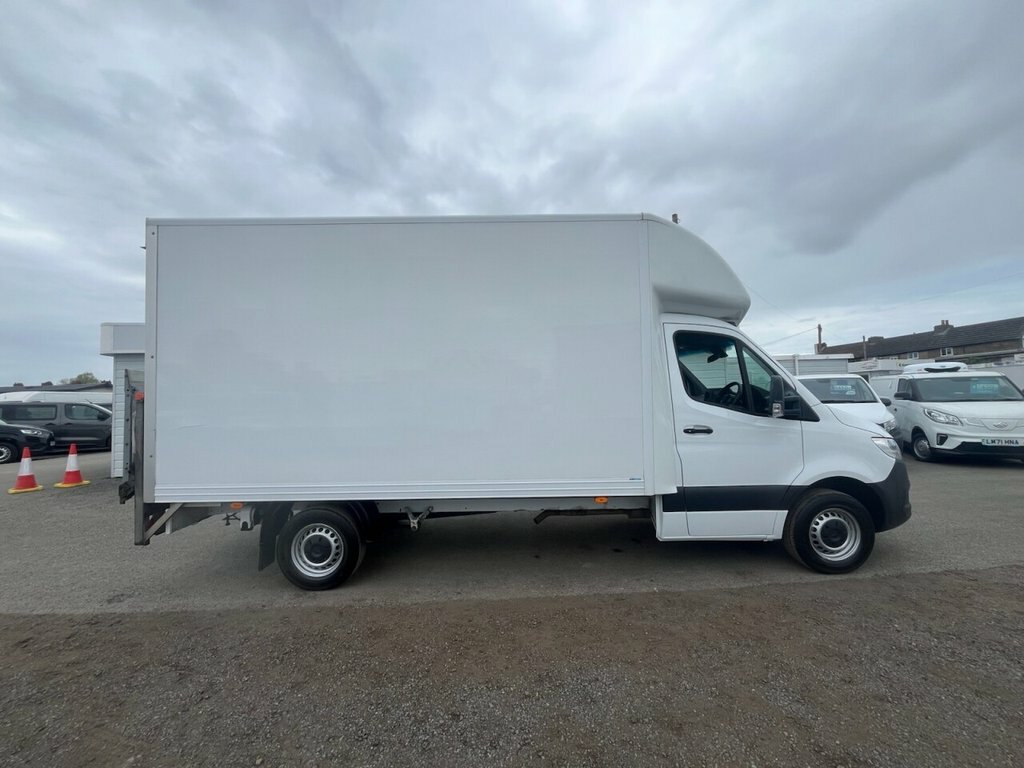 Mercedes-Benz Sprinter 2L Progressive KP22GWY White #3