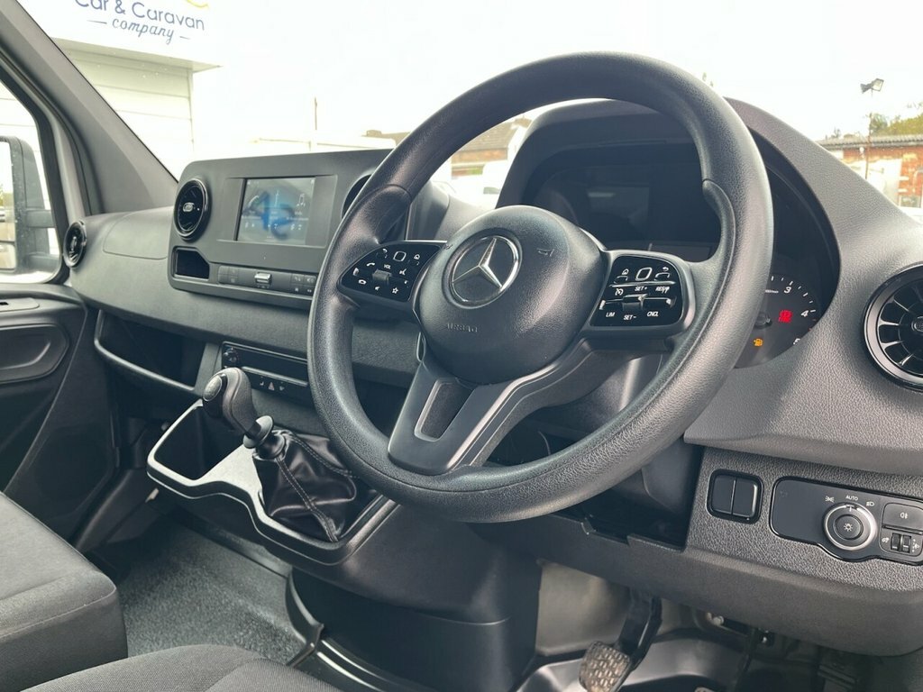Mercedes-Benz Sprinter 2L Progressive KP22GWY White #4