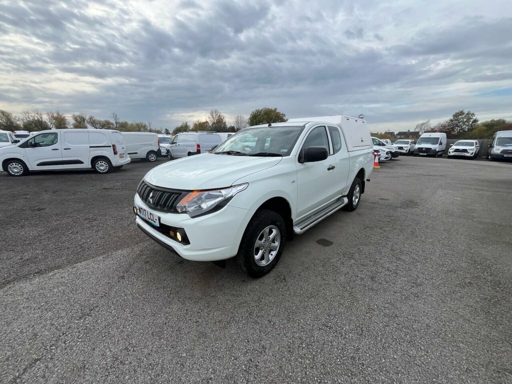 Mitsubishi L200 2.4L Cc 4Life WT17LCL White #2