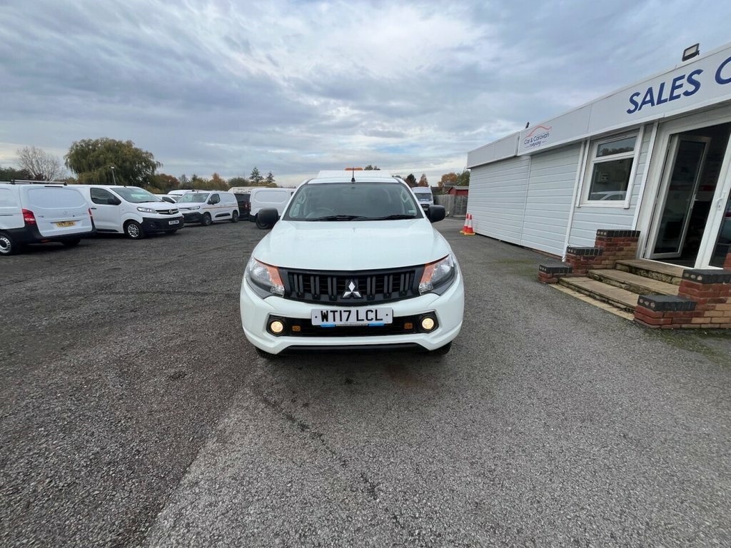 Mitsubishi L200 2.4L Cc 4Life White