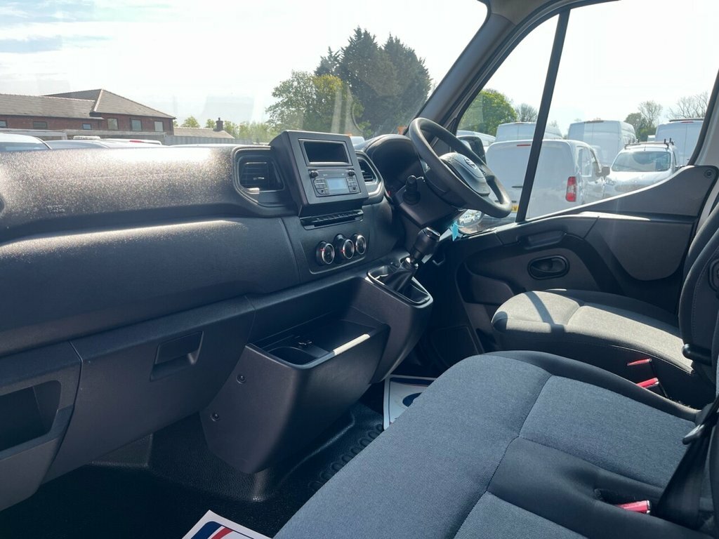 Nissan InterStar 2L Acenta WD72GUK White #6