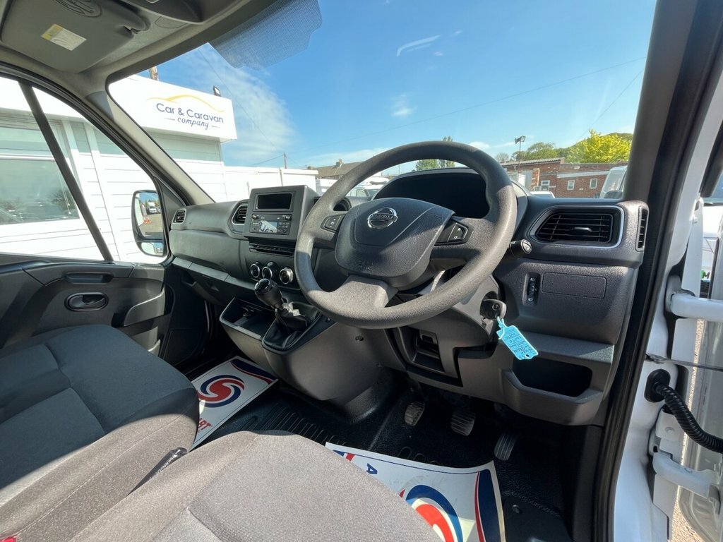 Nissan InterStar 2L Acenta WD72GUK White #4