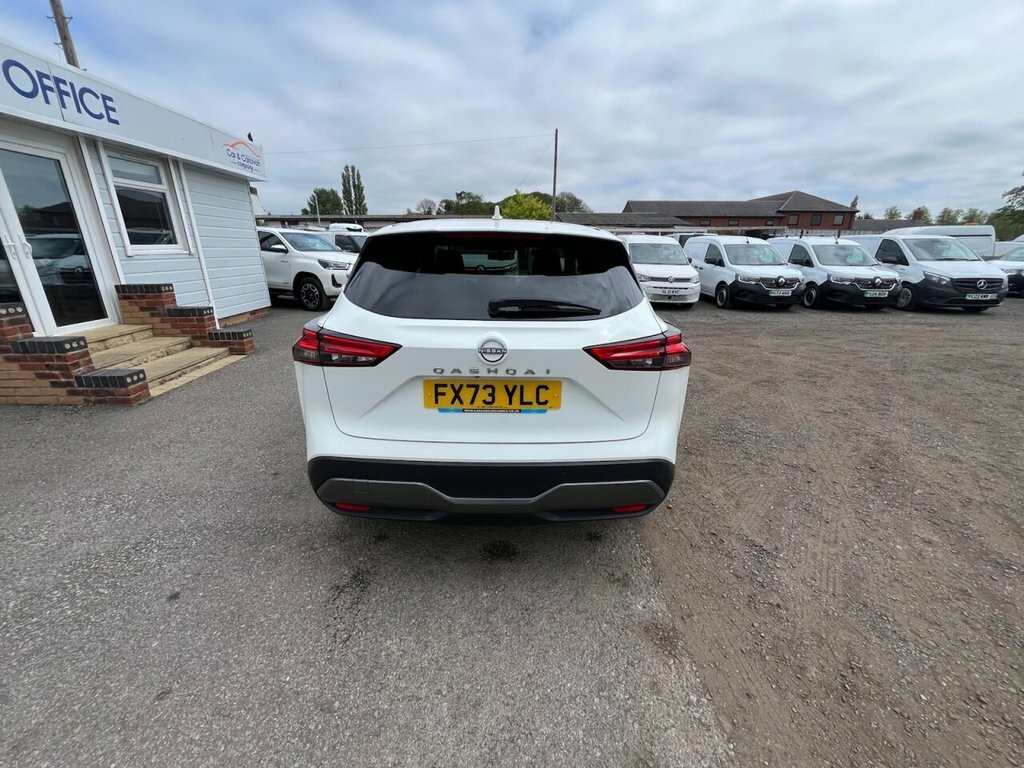 Nissan Qashqai 1.3L N-connecta FX73YLC White #4