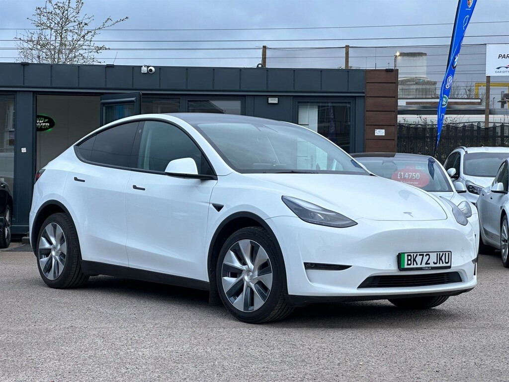 Tesla Model Y Dual Motor Long Range 4Wde White