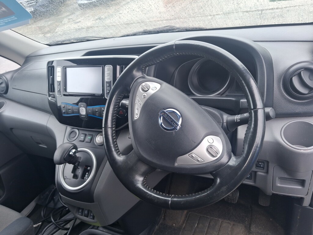 Nissan e-NV200 Panel Van Tekna 2018 White #4