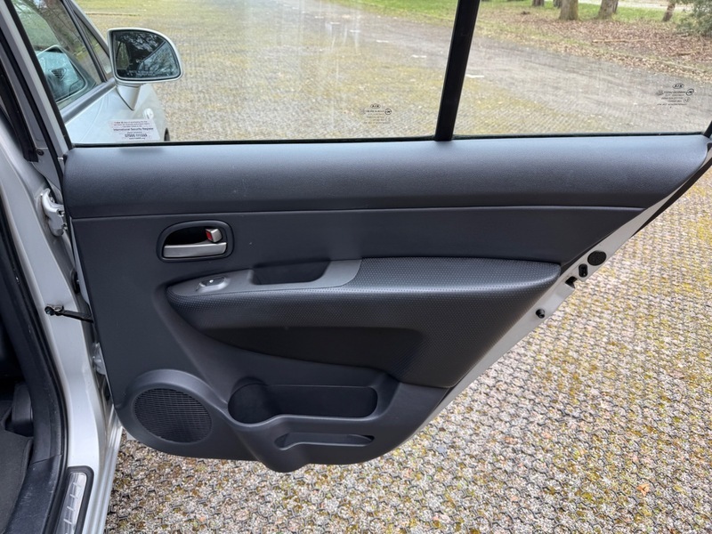 Kia Carens Mpv 2.0 Gs5 200808 Silver #19
