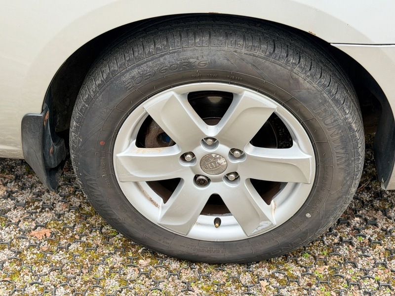 Kia Carens Mpv 2.0 Gs5 200808 Silver #30