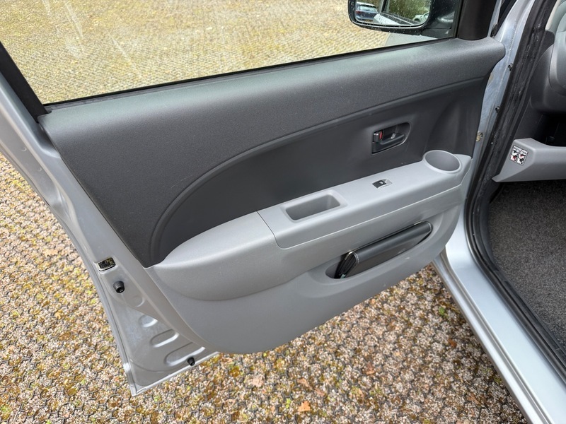 Daihatsu Sirion Hatchback Se 2009 Silver #39