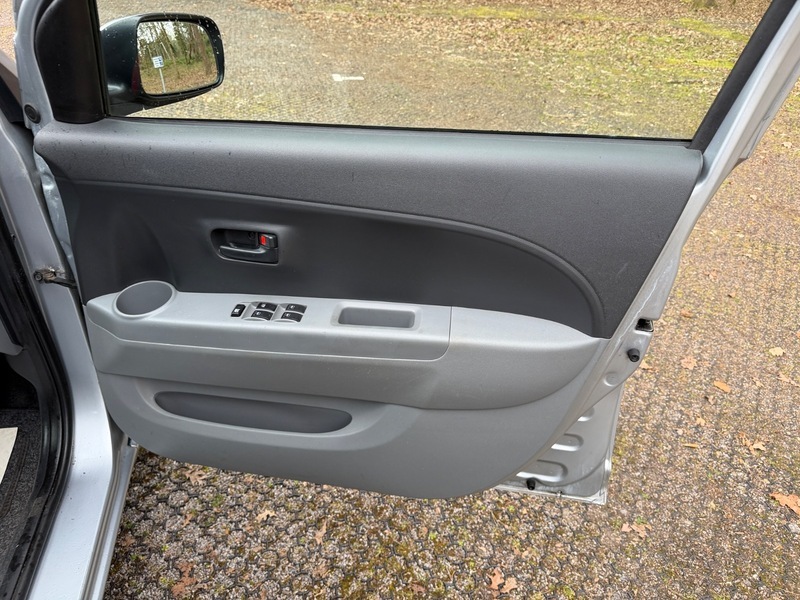 Daihatsu Sirion Hatchback Se 2009 Silver #37