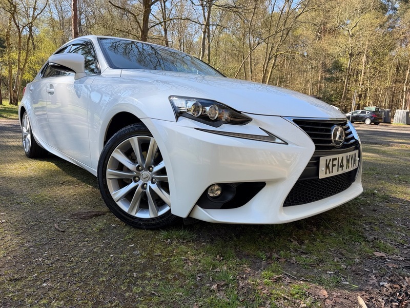 Lexus IS Se White