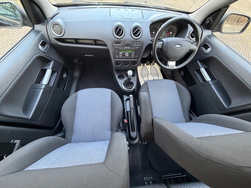 Ford Fusion Zetec Black #2
