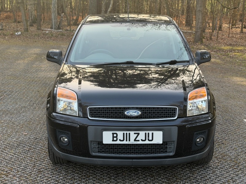 Ford Fusion Zetec Black #5