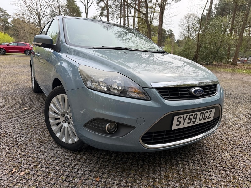 Ford Focus Titanium Blue