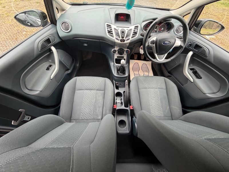 Ford Fiesta Zetec Black #2