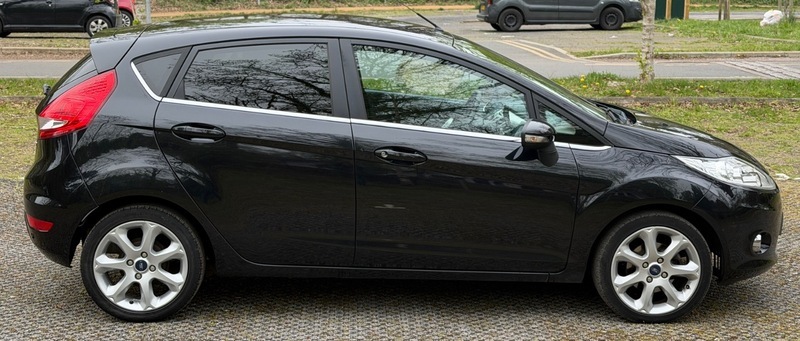 Ford Fiesta Zetec Black #5