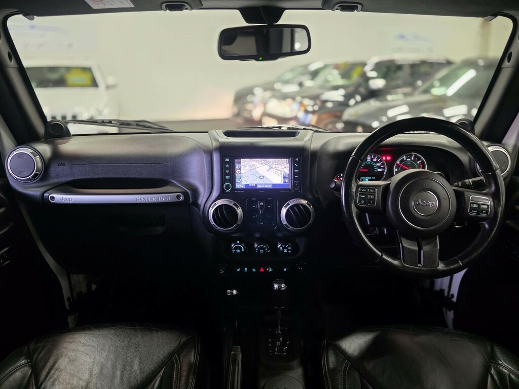 Jeep Wrangler Suv 2.8 Wrangler 4-Door Sahara 2.8 Crd 2012 White #2
