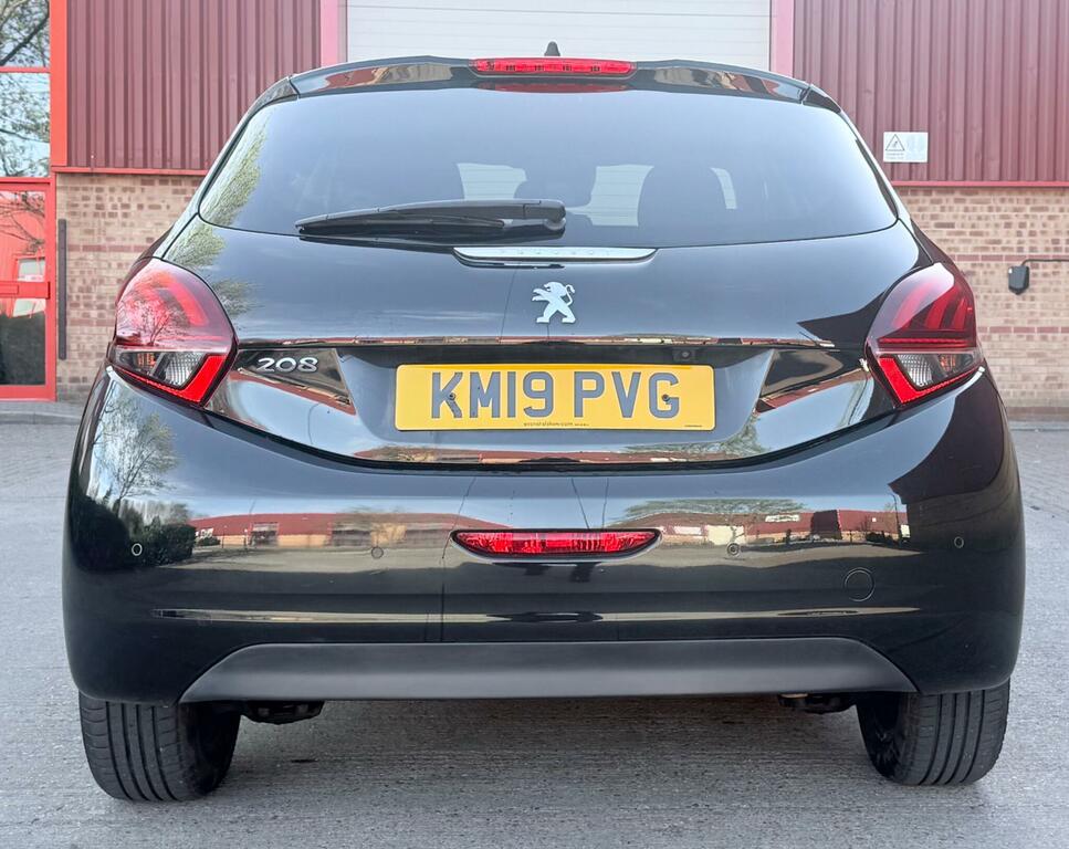 Peugeot 208 1.2 Puretech Tech Edition Euro 6 Ss KM19PVG Black #3