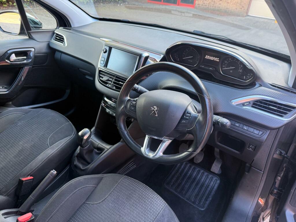 Peugeot 208 1.2 Puretech Tech Edition Euro 6 Ss KM19PVG Black #2