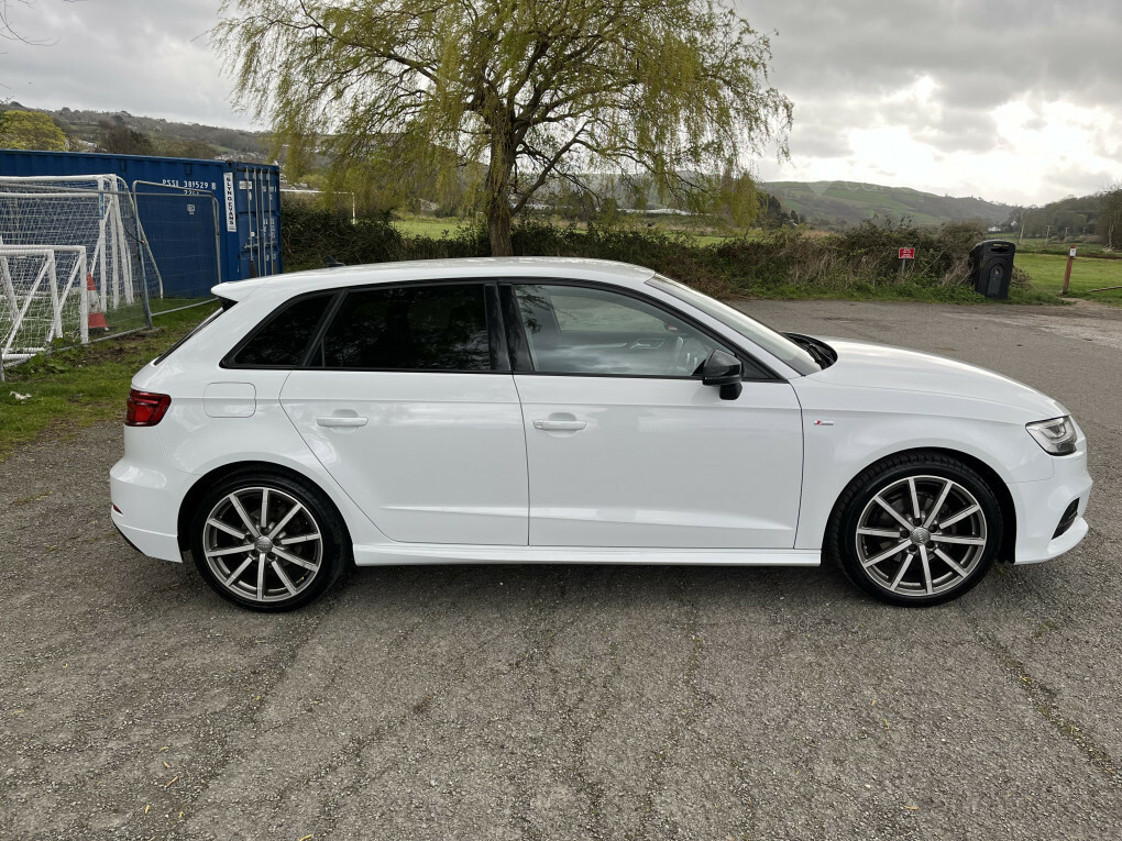 Audi A3 Sportback 30 Tfsi S Line Black Edition VN19NWB #4