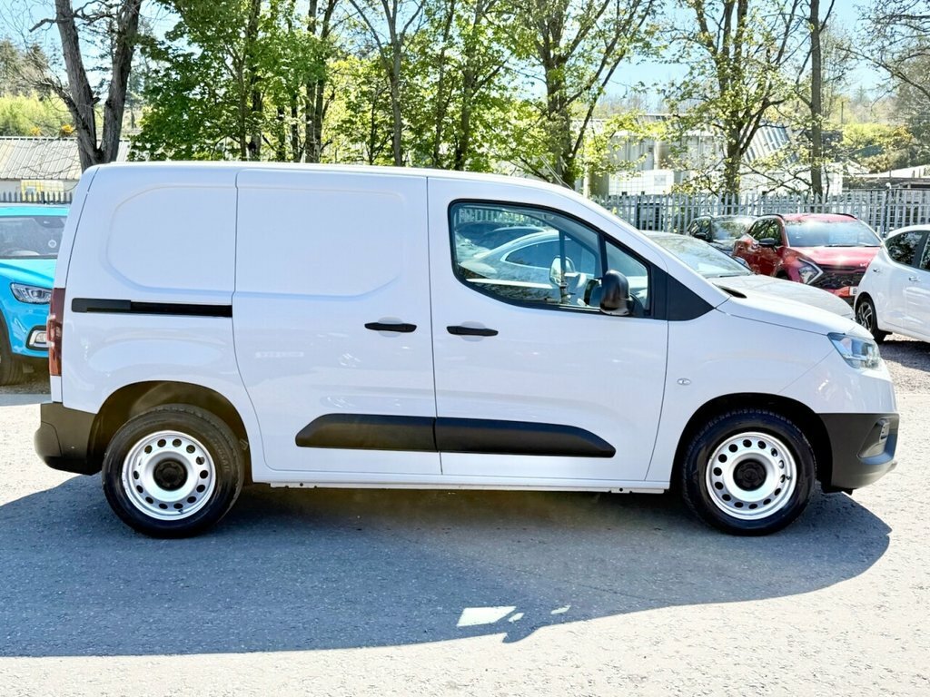 Toyota Proace City 1.5L Active MA22JYD White #4