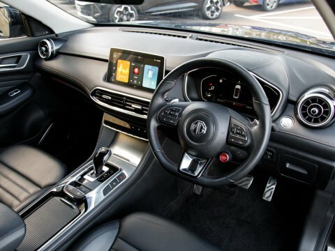 MG HS Suv NG73HYP Black #4