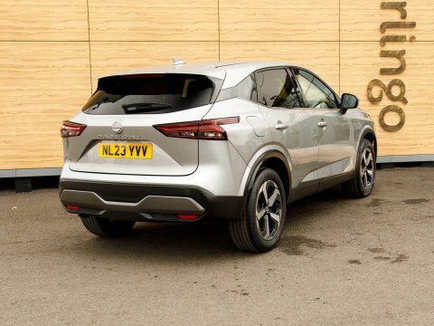 Nissan Qashqai Suv NL23YVV Silver #2