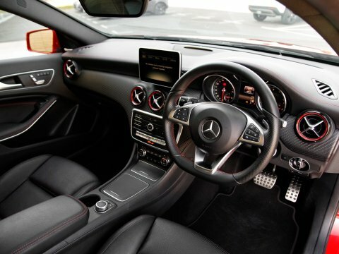 Mercedes-Benz A Class A 250 4Matic Amg Premium Red #4