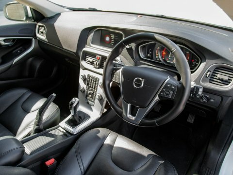 Volvo V40 Hatchback KM66TNN White #4