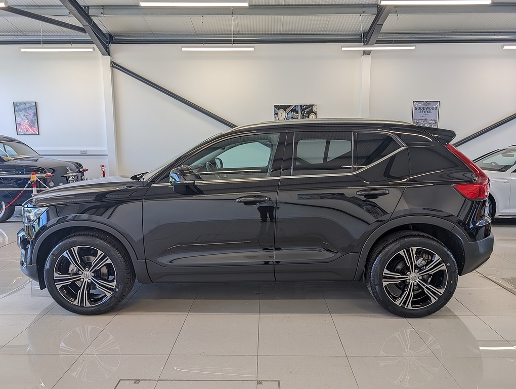 Volvo XC40 T3 Inscription KS21YSE Black #3