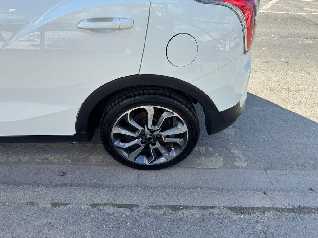 SsangYong Tivoli 1.6 D Elx White #6