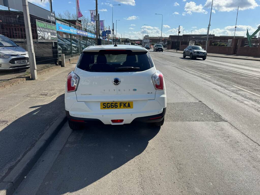 SsangYong Tivoli 1.6 D Elx White #3