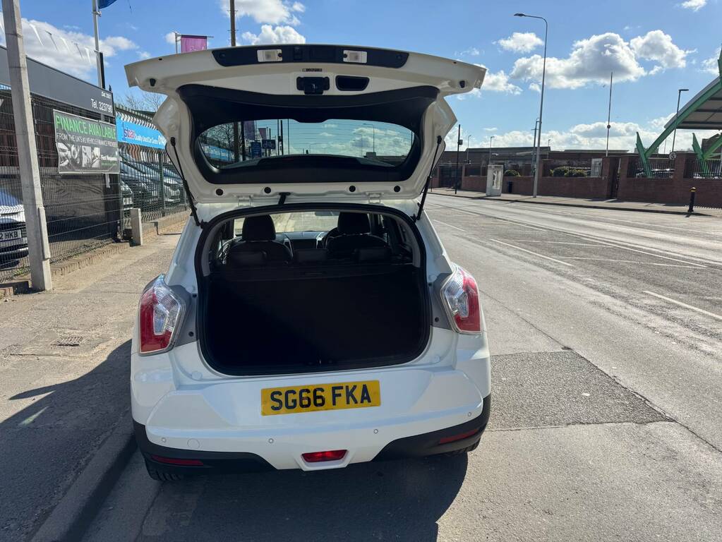 SsangYong Tivoli 1.6 D Elx White #4