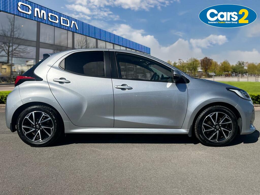 Toyota Yaris 1.5 Hybrid Design Cvt YH71DVR Silver #2